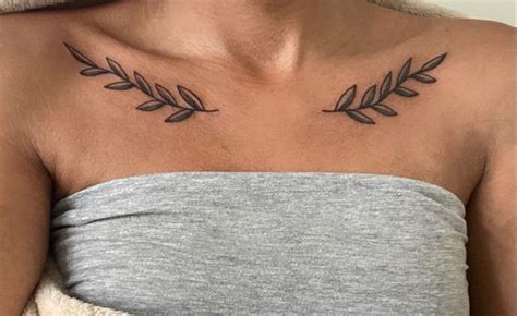 tatoo para mujeres en el pecho|Tatuajes para mujeres en el PECHO: 30 diseños ATREVIDOS y。